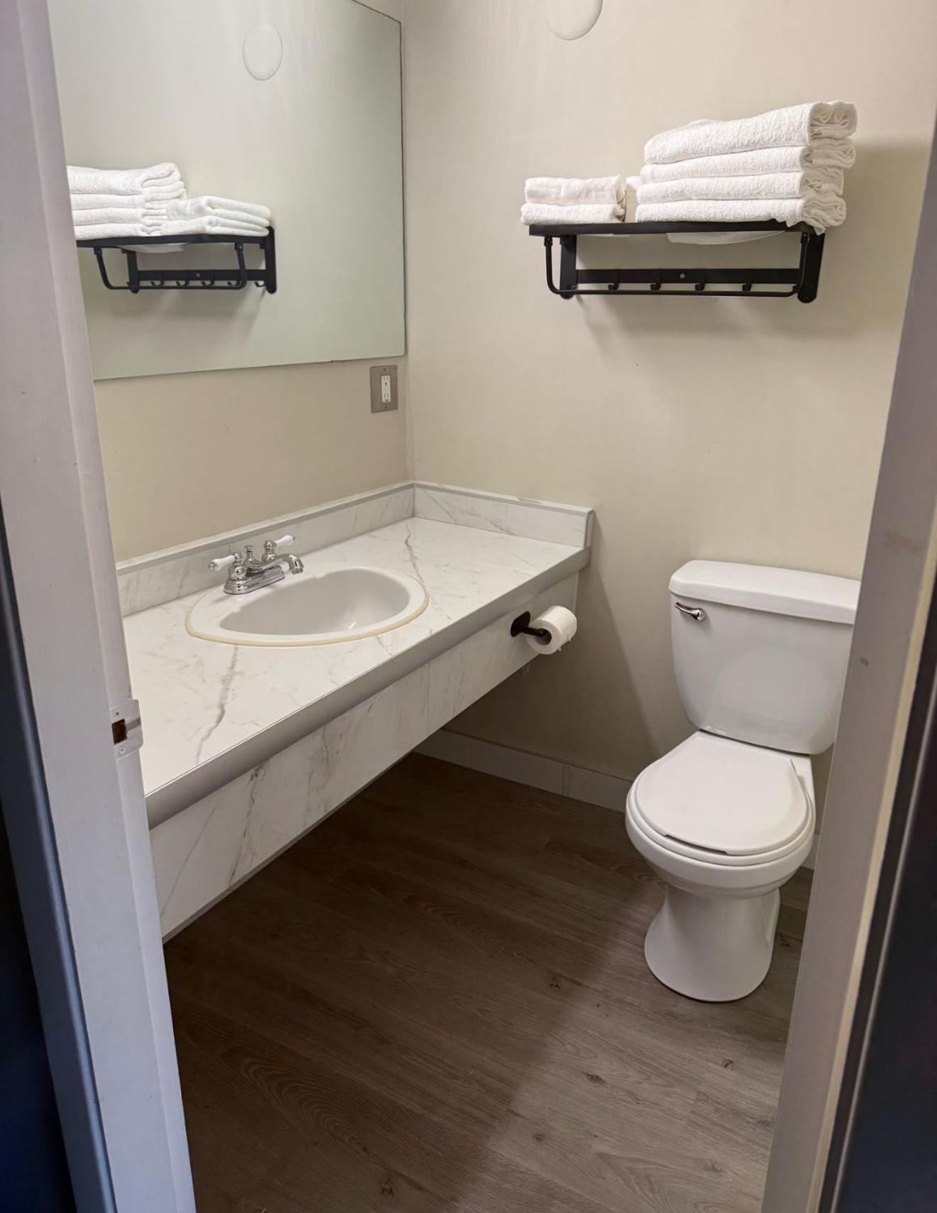 Canadas Best Value Inn Kelowna Eksteriør billede
